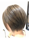ショートボブ