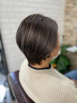 ハサミバイアトリエナガノ 千葉(8sami by atelier nagano) ショートボブ/センターパート/ツヤ髪/グラデーション/イヤリング