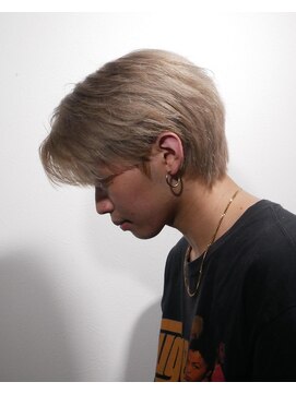 イーラ(era) ハイトーンセンターパートウルフ毛流れナチュラル