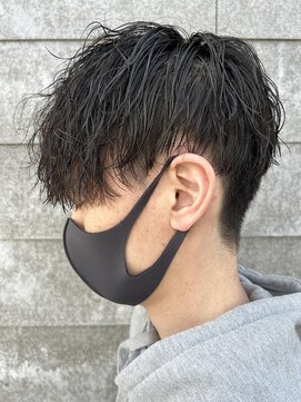 ヒュイル バイ ニアウ(Hwyl by Niau) メンズマッシュパーマスパイラルパーマニュアンスパーマ眉毛