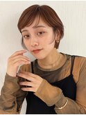 大人可愛い斜めバングシルキーベージュ似合わせ丸みショート