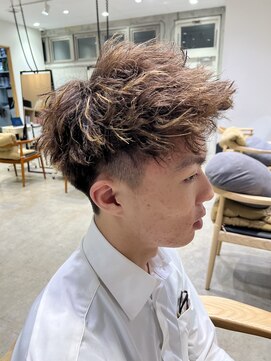 ガーデン オオタカノモリ(garden otakanomori) メンズハイライトカラー/ツーブロック/ショートツイストパーマ