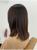 レイヤーで肩ラインの外ハネ/柔らかミディアム