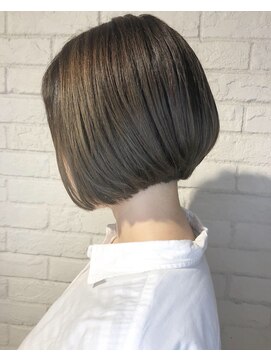 スリープ(Three-p.) ミニボブ×透明感アッシュベージュカラー