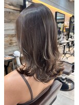 トルネード(TORNADO)&nbsp;外国人風グレージュレイヤーカット　n7.6.12