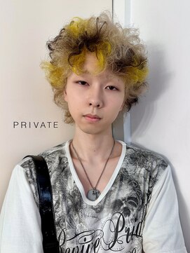 メンズレコ 渋谷(MEN'S LECO) ブルーブラックフェザーパーマ刈り上げセンターパート