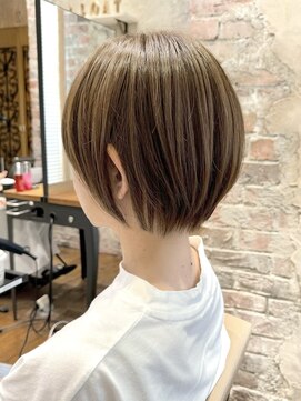 アフロート ルヴア(AFLOAT RUVUA) 「岩田莉奈」40代50代に人気の似合わせ丸みショートボブ　新宿