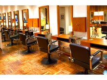 クララ スギタ(CLALA Sugita)の雰囲気（木をベースの落ち着いた店内　［ヘッドスパ／髪質改善］）