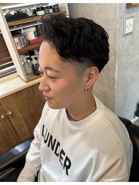 ザ ワルツ(THE Waltz) ビジネスパーマ　フェード　刈り上げ