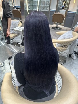 ロンド クラン 岡崎(Lond Clan) お肌が透ける艶感ネイビーブルー