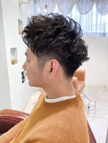 リタ(Lita)&nbsp;ショートレイヤー　ツーブロック　かき上げ