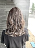 やわらかベージュ×ハイライトバレイヤージュ