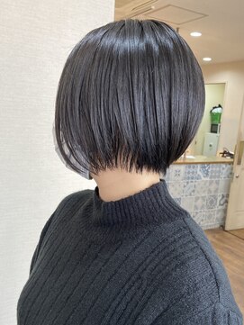 ソルト(Salt) ショートから伸ばした前下がりショートボブ