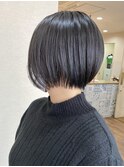 ショートから伸ばした前下がりショートボブ