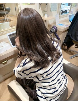 ユニ(yuni) 透明感グレージュ
