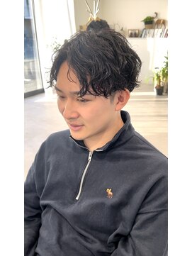 リベイル(LIVEIL) センターパート　ネープレス　ツイストスパイラル　波巻パーマ