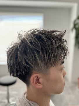 スワッグ(SWAG) メンズカット/ハイライト/ブリーチ/シェービング/ヘッドスパ