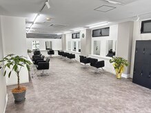 NaS 渋沢の雰囲気（渋沢駅徒歩2分/顔タイプ診断/似合わせカット/ブリーチ）