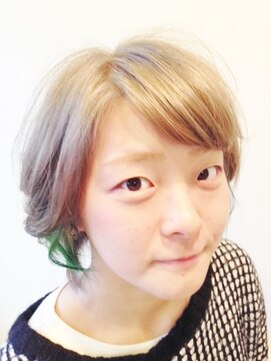 ヴァニラ(Vanilla) ミディアムレイヤーちょこっとグリーン！