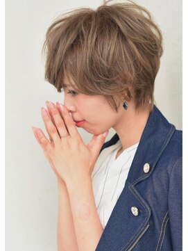 キアラ(Kchiara) 横顔も色っぽいショート《kchiara川野直人》