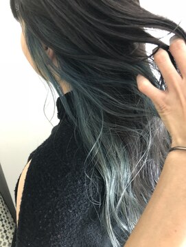 ビヨンドイー(beyond E) 透明感グレージュ+インナーエメラルドブルー