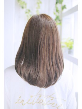 ミラー プラス エヌ(MIRROR+n) シンプルなのに映えるロブ【宝塚】