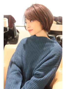 レウナ 外苑前(Reuna) 30代40代に人気シルエットが綺麗に見えるショートボブ