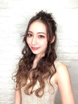 ウーロス(uros.)&nbsp;ゆるふわハーフアップ