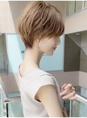 大人可愛い前髪ありのひし形耳掛けショートボブ 20代30代40代