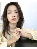 大人のミディアムウルフレイヤースタイル