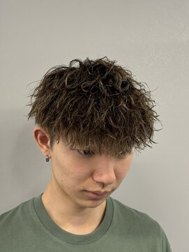 フライ 東通り店(Frei) オリーブベージュツイストスパイラルショート