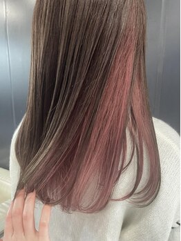 ティースタイル(hair salon t-style)の写真/大人女性に贈る透明感あふれるグレイカラー。丁寧なカウンセリングで自分にぴったりの色を見つけましょう。