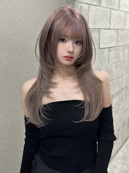 実力派スタイリストが、人気のレイヤーカットスタイルを洗練された技術で提案します！似合わせスタイルも◎