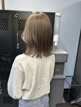 ambitious 羽村店【アンビシャス】【2月11日OPEN(予定)】 切りっぱなし外はねミディアムボブミルクティーベージュ