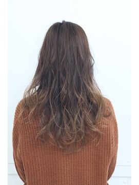 ミリ 国分寺(Mili) ロングレイヤースタイル&アッシュベージュカラー