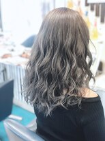 ベローチェ 誰ともかぶらないメタリックシルバーカラー!