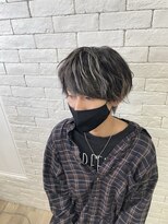 ルチナ 秦野(Lucina)&nbsp;メンズカット/センターパート/シルバーハイライト/韓国