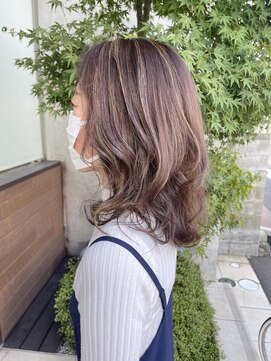 エム インターナショナル 春日部本店(EMU international) 白毛ぼかしハイライトで明るく若々しいカラーに