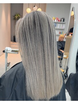 天神美容室 ダブルカラー／レイヤーカット／ハイトーン