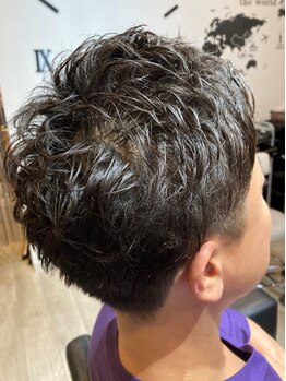 トリプル ケー ヘアーワールド(TRIPLE K hair world)の写真/『完全にイメージが固まるまでハサミをいれません』マンツーマンだからこそ、仕上がりに妥協はしません。