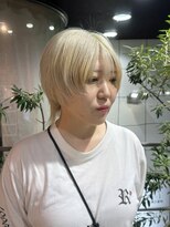 ヘアーアンドメイク ビス(HAIR&MAKE bis) ショートウルフ/ホワイトブロンド/2obleach~【NOKA】