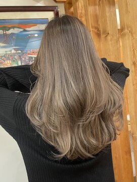 ルイ(ROUIS produced by LUCK 津田沼) 白髪ぼかしハイライト/ミルクティーグレージュ/ベージュ