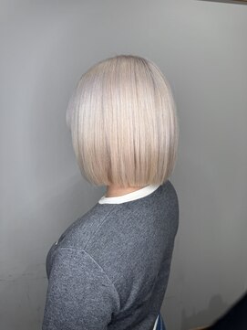 アン(Hair make un) ホワイトミルクティー