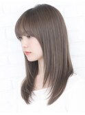 立体感のあるグレージュベース＆シャドウルーツ