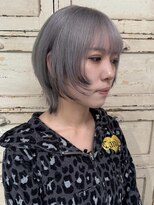 ロリム(RorriM)&nbsp;ウルフカット シルバー エンドカラー 顔まわりレイヤー 裾カラー