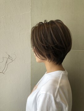 コル(coru) モノトーン×ナチュラルハイラト×ショート