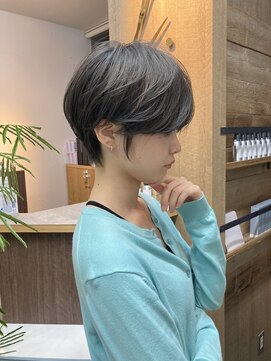 ビュー フクオカ(VIEW FUKUOKA) 美髪にオトナかわいいホワイトグレージュネビージュショートボブ