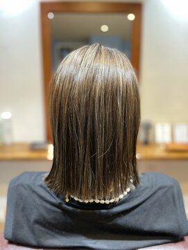 スナッグヘアー(Snughair) ◆Snughair◆切りっぱなしボブ＋メッシュ