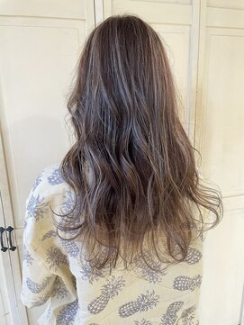 レイア(Leia) ハイライトベージュ