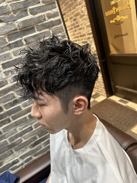 ミリオンバックス 御徒町店(Million Backs) スペインカール/束感ショート/波巻き<理容室>[メンズ]